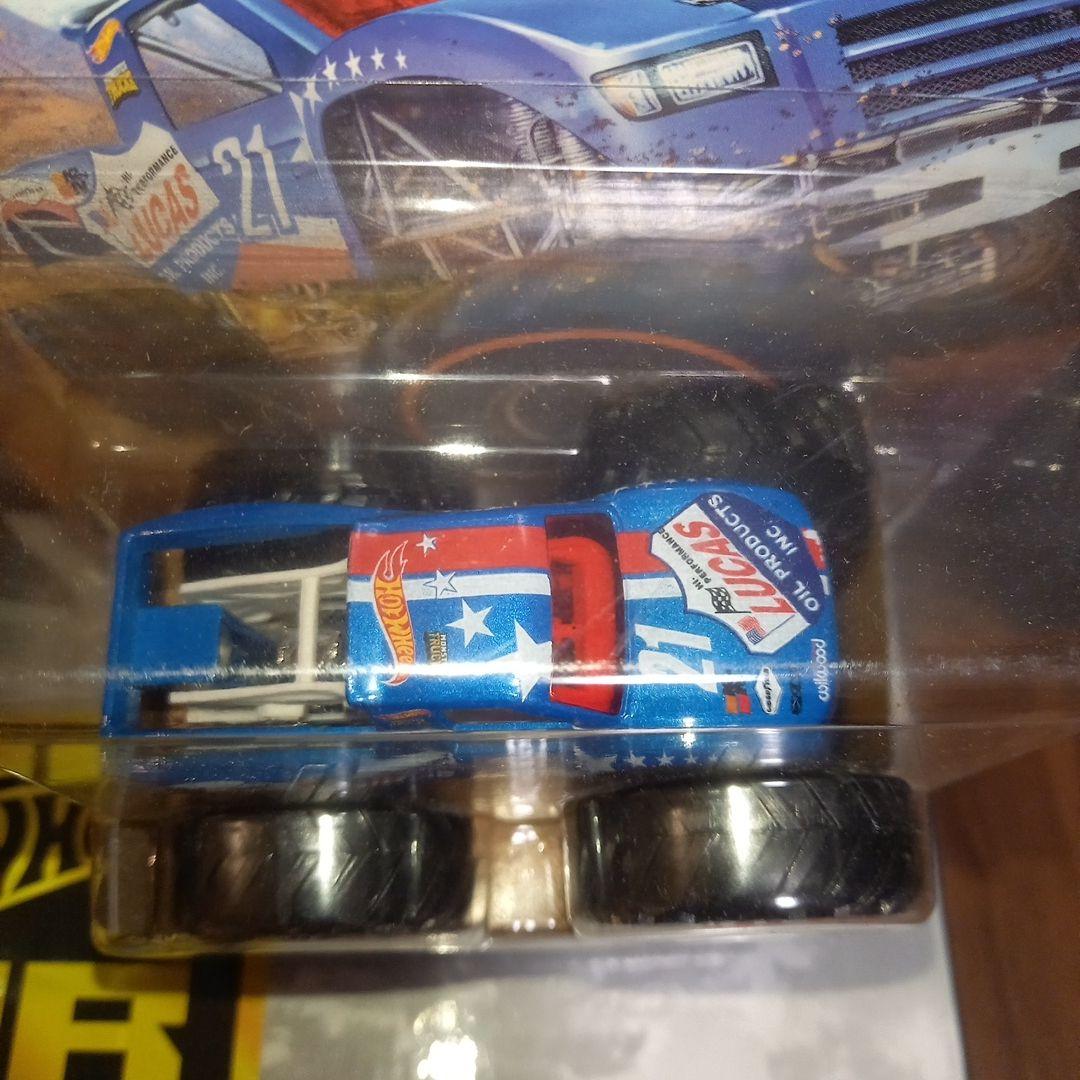 ホットウィールモンスタートラック2台セットポディウムクラッシャー