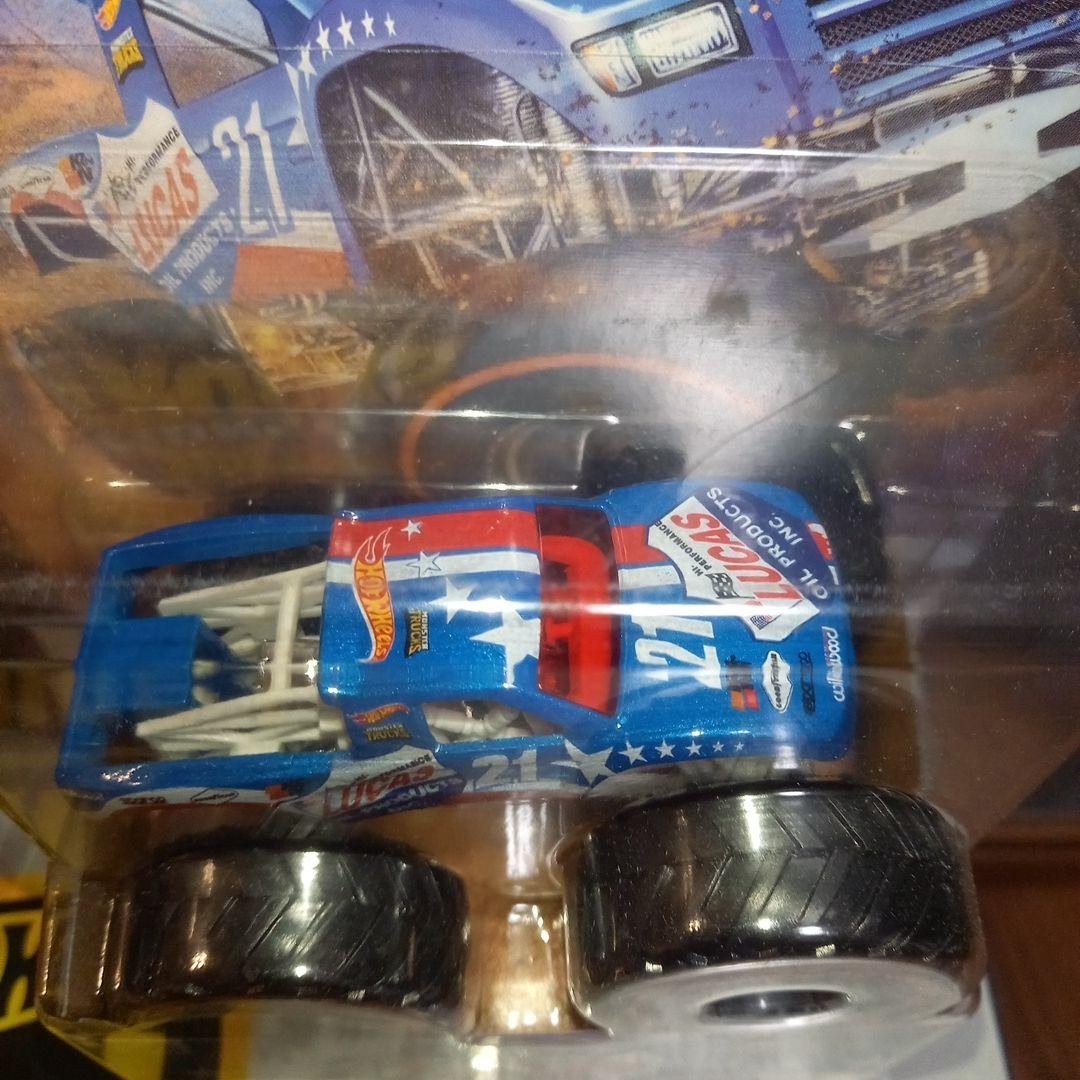 ホットウィールモンスタートラック2台セットポディウムクラッシャー