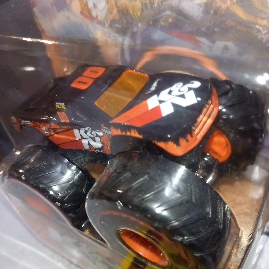 ホットウィールモンスタートラック2台セットポディウムクラッシャー