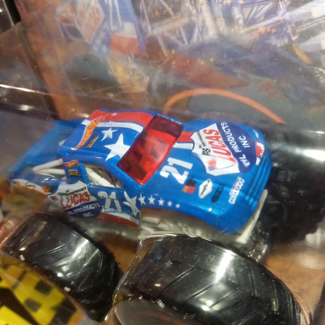 ホットウィールモンスタートラック2台セットポディウムクラッシャー