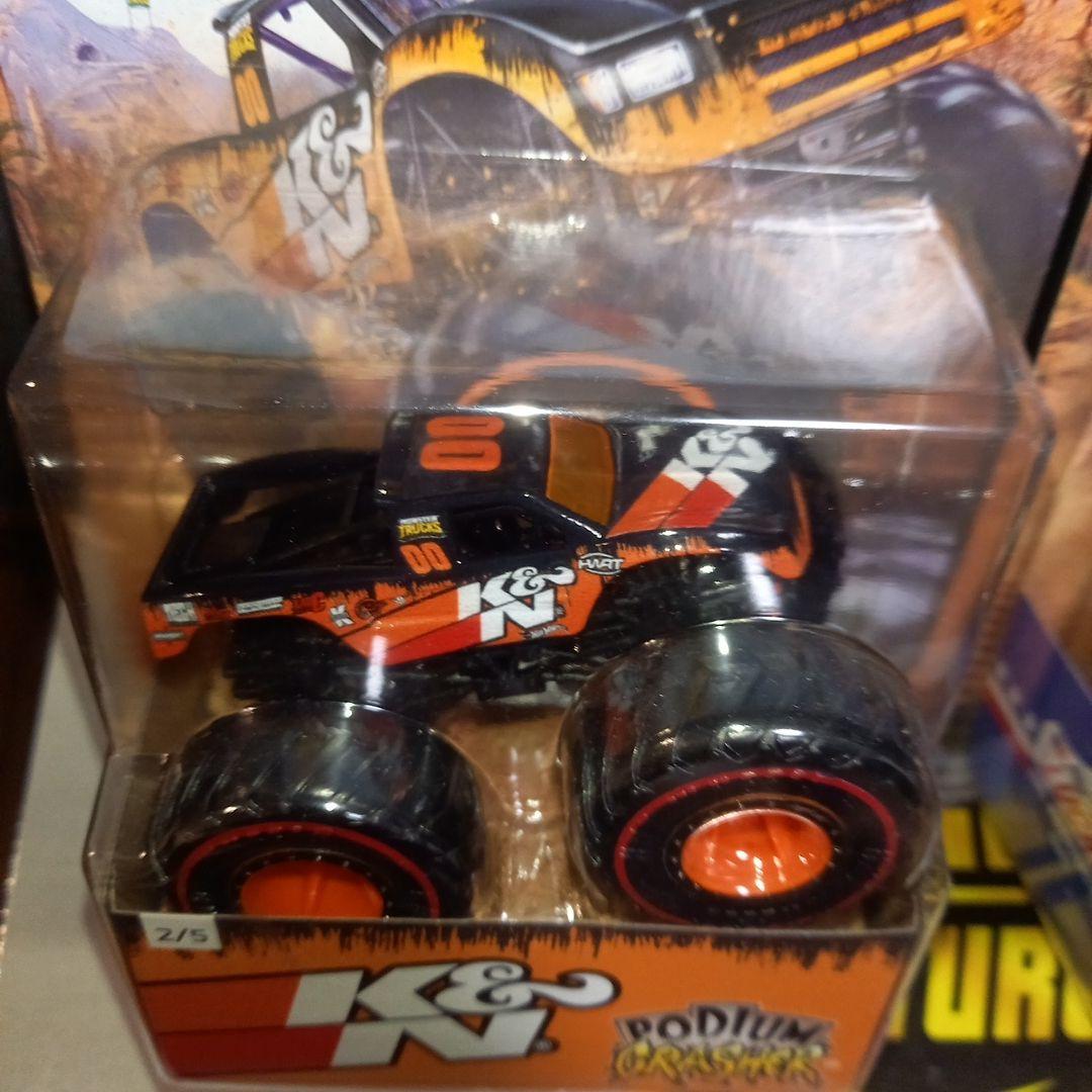 ホットウィールモンスタートラック2台セットポディウムクラッシャー