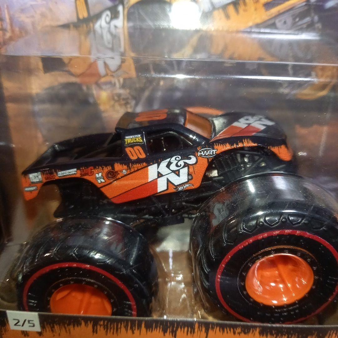 ホットウィールモンスタートラック2台セットポディウムクラッシャー