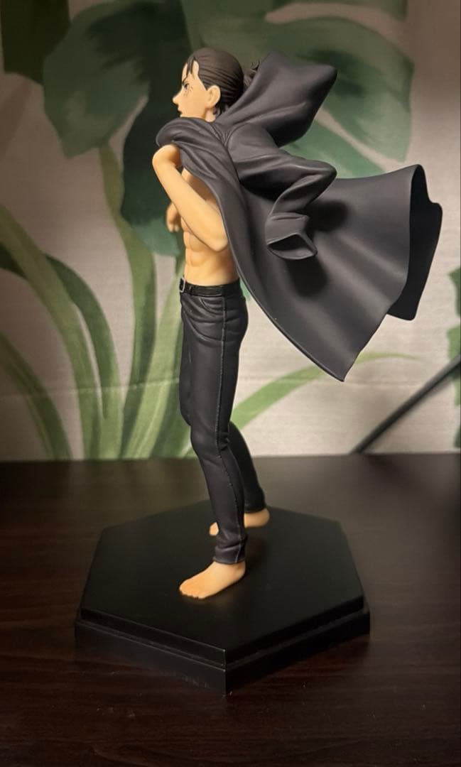 popup parade 進撃の巨人　エレン　フィギュア
