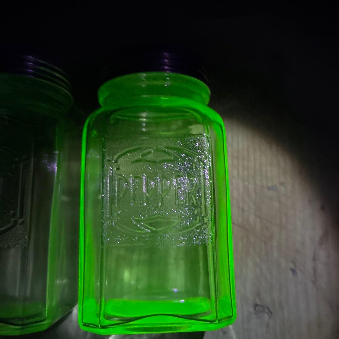 アメリカ　ヴィンテージ ウランガラス大きなソルトアンドペッパー