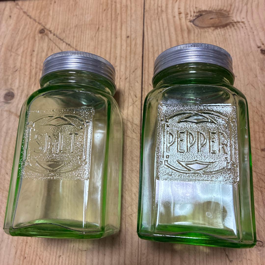 アメリカ　ヴィンテージ ウランガラス大きなソルトアンドペッパー