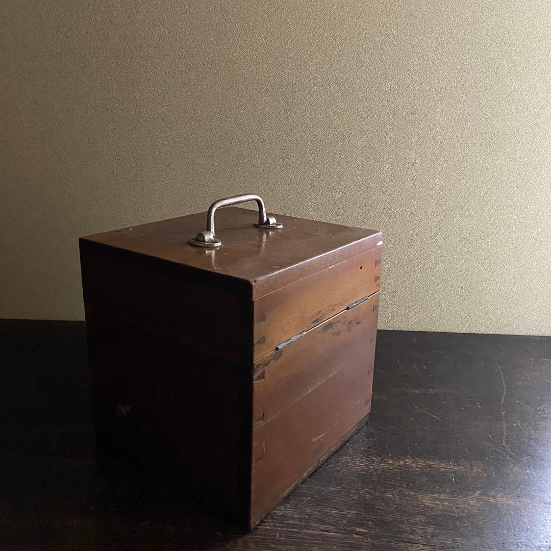 明治　理学用木箱　薬箱　古いです　引き出しロック付き