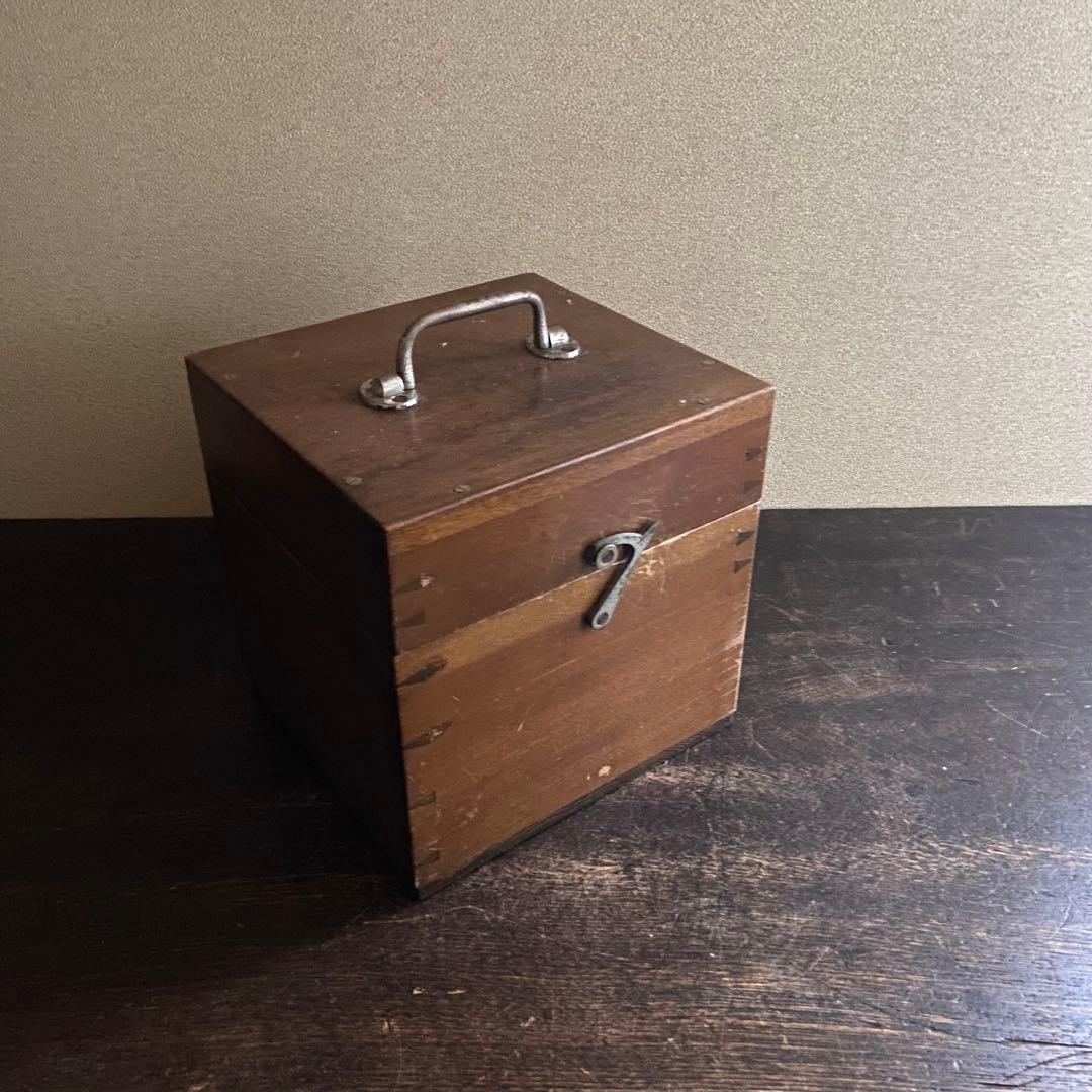 明治　理学用木箱　薬箱　古いです　引き出しロック付き