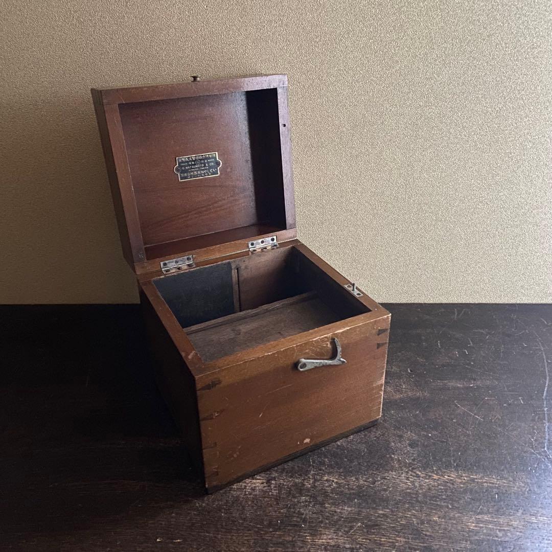 明治　理学用木箱　薬箱　古いです　引き出しロック付き