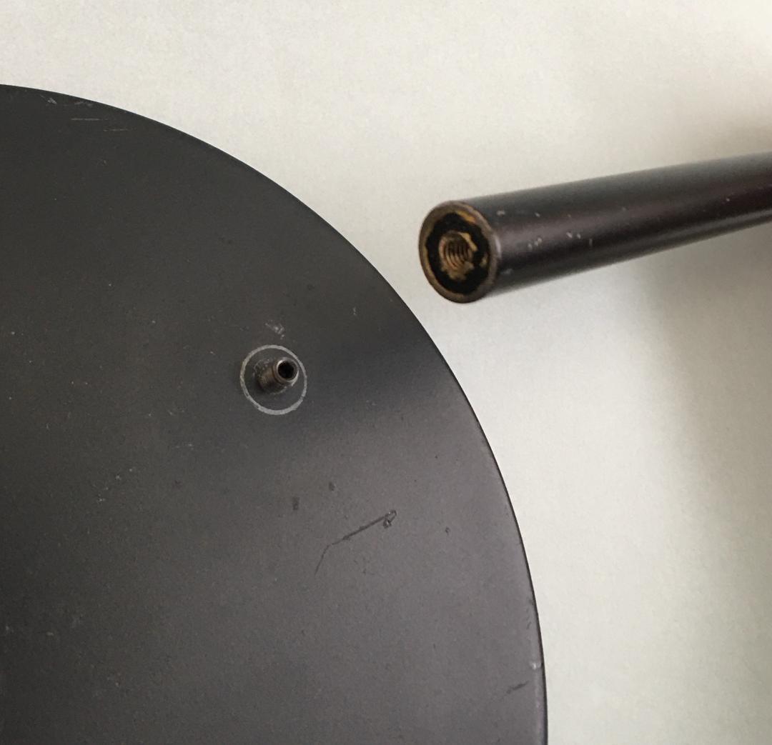 金属製ドールスタンド 台座直径18cm 中古品です。台座は重量のある鉄製台座