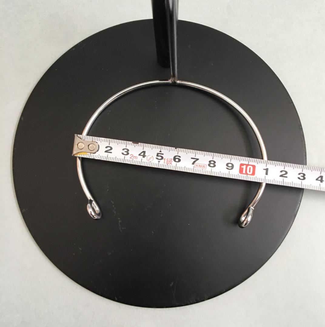 金属製ドールスタンド 台座直径18cm 中古品です。台座は重量のある鉄製台座