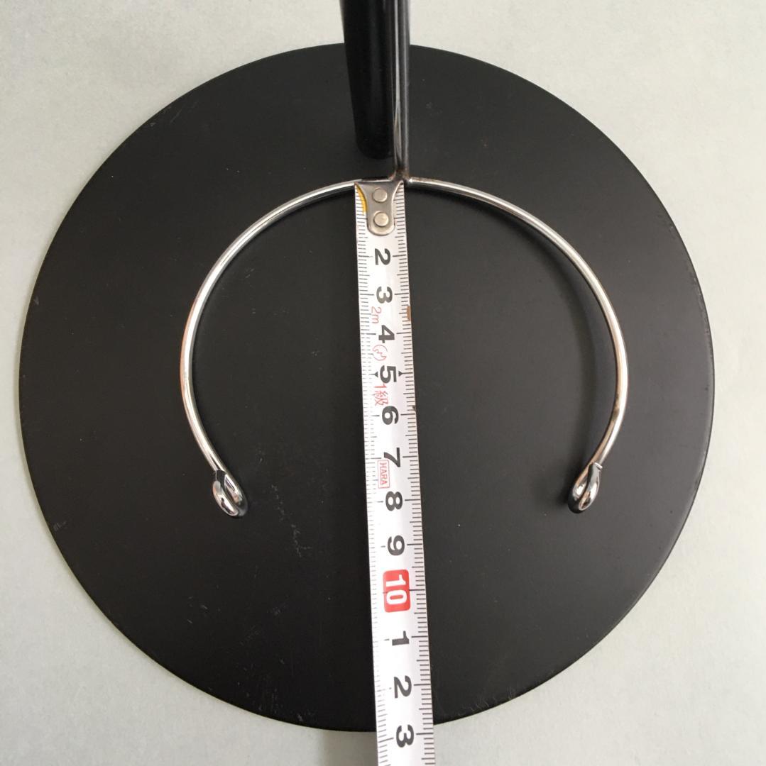 金属製ドールスタンド 台座直径18cm 中古品です。台座は重量のある鉄製台座