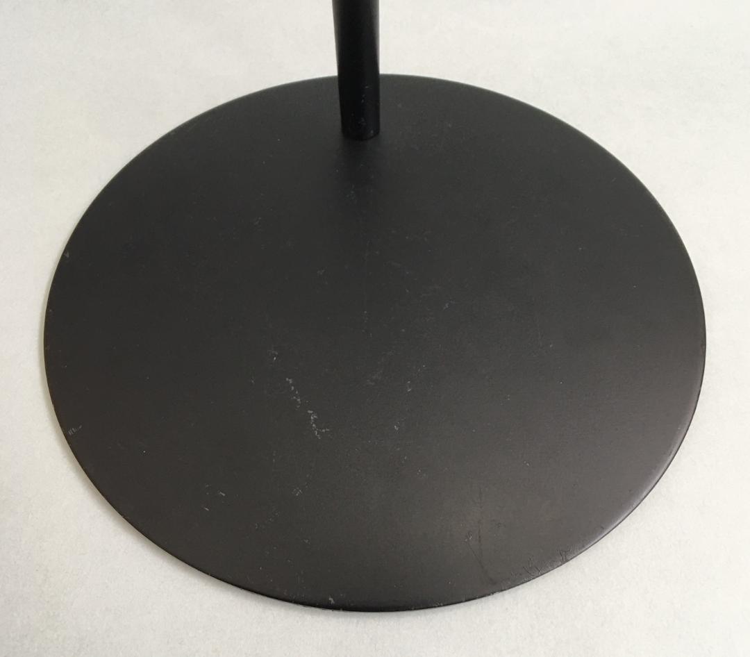 金属製ドールスタンド 台座直径18cm 中古品です。台座は重量のある鉄製台座