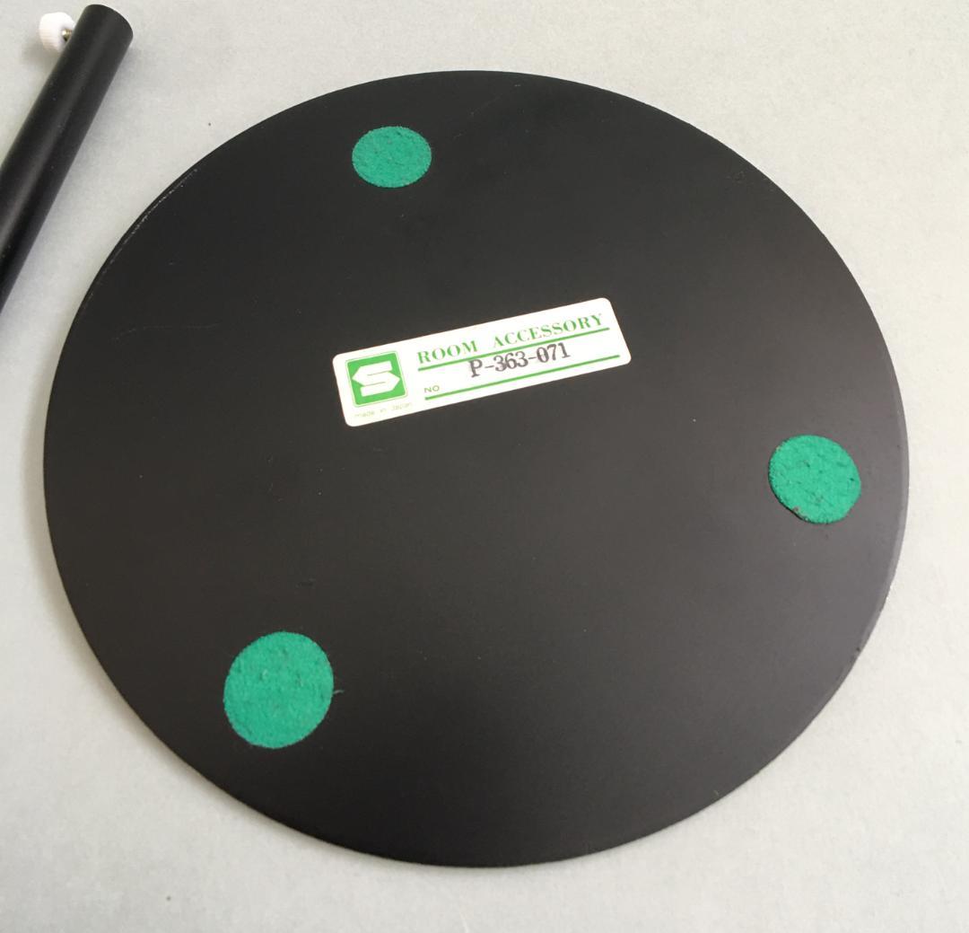 金属製ドールスタンド 台座直径18cm 中古品です。台座は重量のある鉄製台座