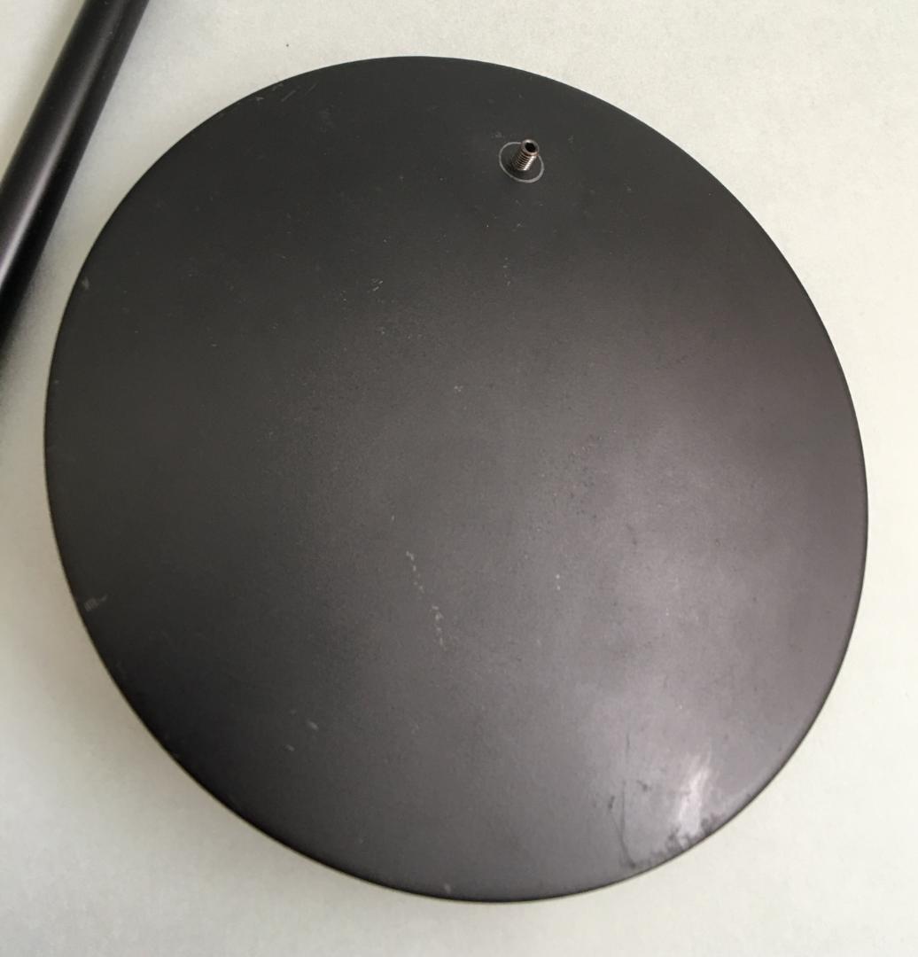 金属製ドールスタンド 台座直径18cm 中古品です。台座は重量のある鉄製台座