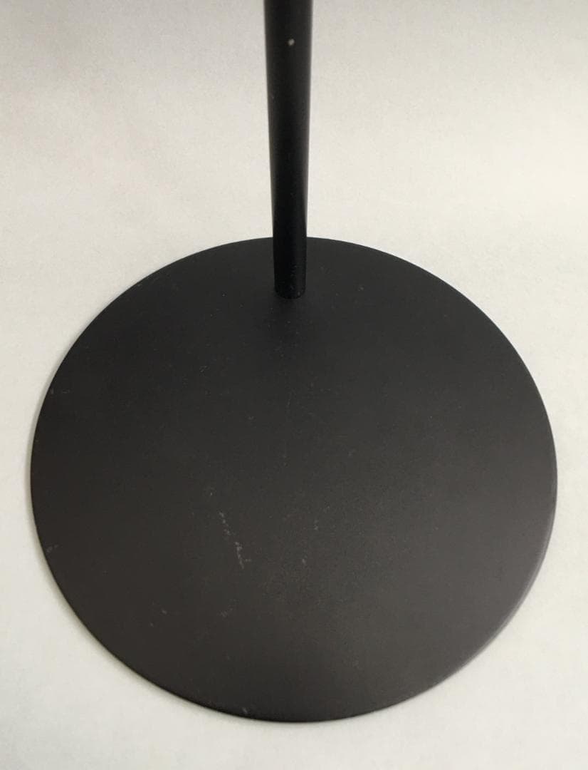 金属製ドールスタンド 台座直径18cm 中古品です。台座は重量のある鉄製台座