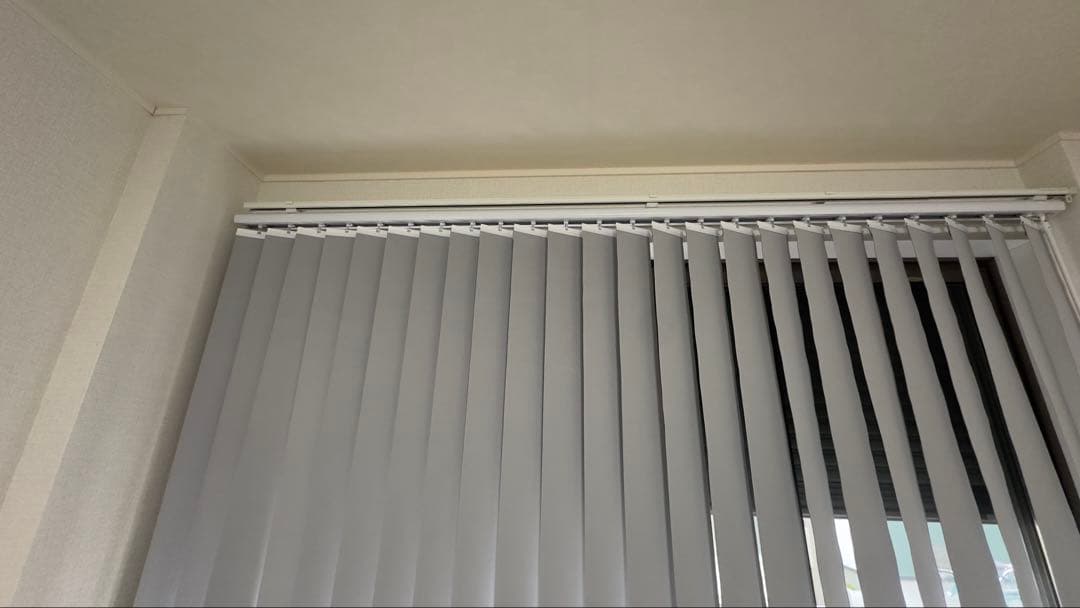 ニトリ　グレー バーチカルブラインド カスタム(幅180)