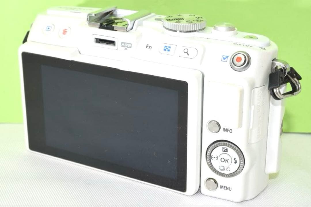 OLYMPUS E-PL6 ☆送料無料☆