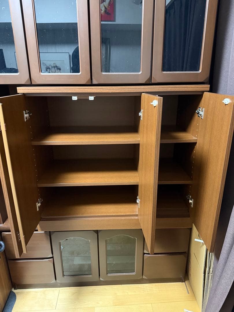 【値下げ応相談】ディノス　扉付き本棚（高さ80×幅90×奥行44）