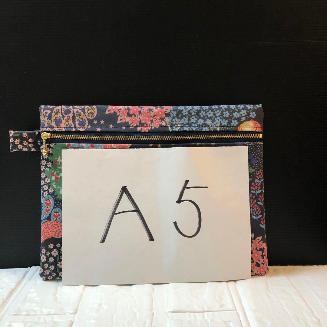 ☆新色大きめ！　A5のノートも入るキャスキッドソン　ラミネート生地　ハンドメイド