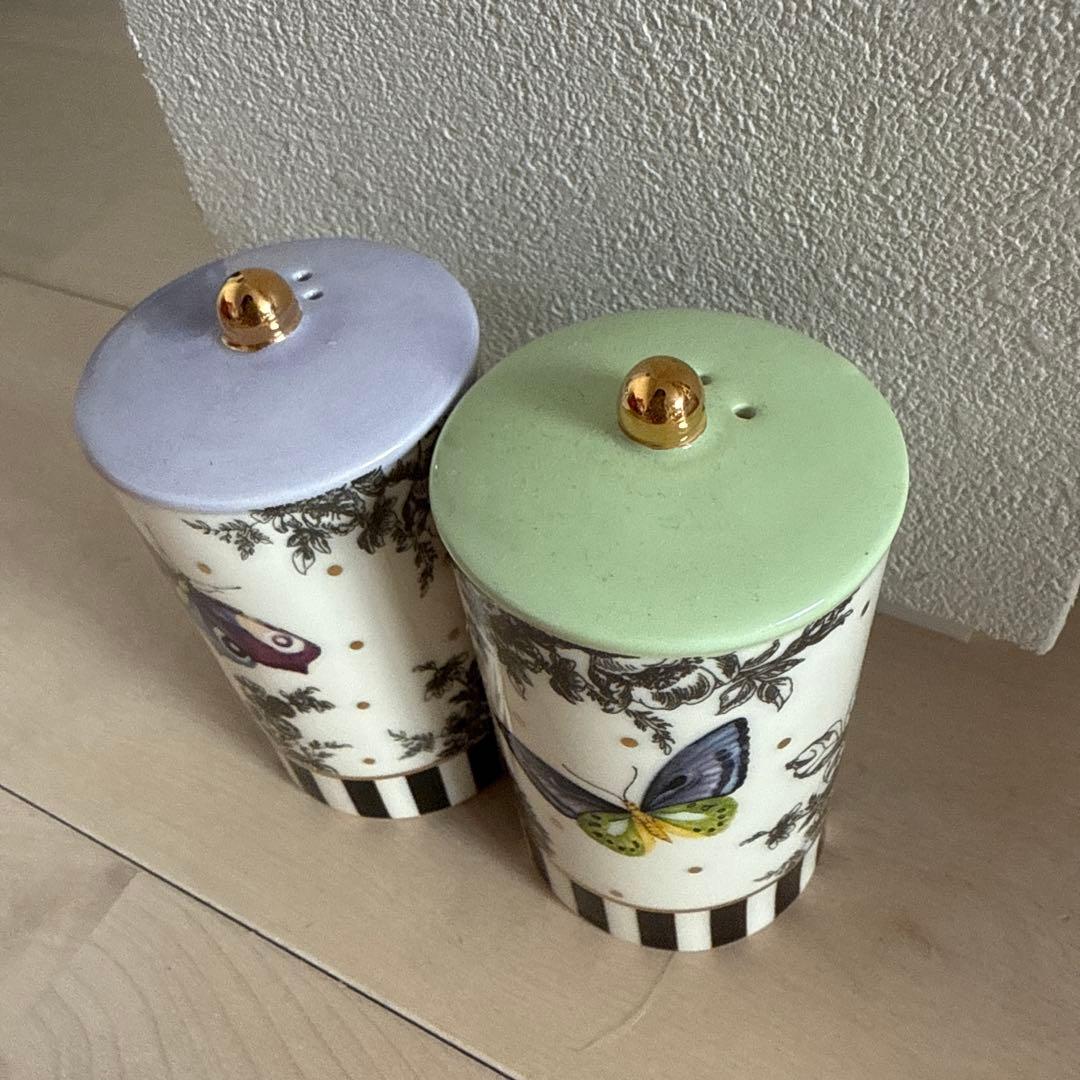 新作 マッケンジーチャイルズ 蝶 花柄　ソルト・ペッパー入れセット