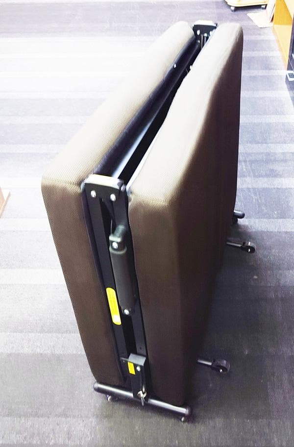 折りたたみベッド 組立済 中古品 ブラウン色 お部屋に搬入、設置します