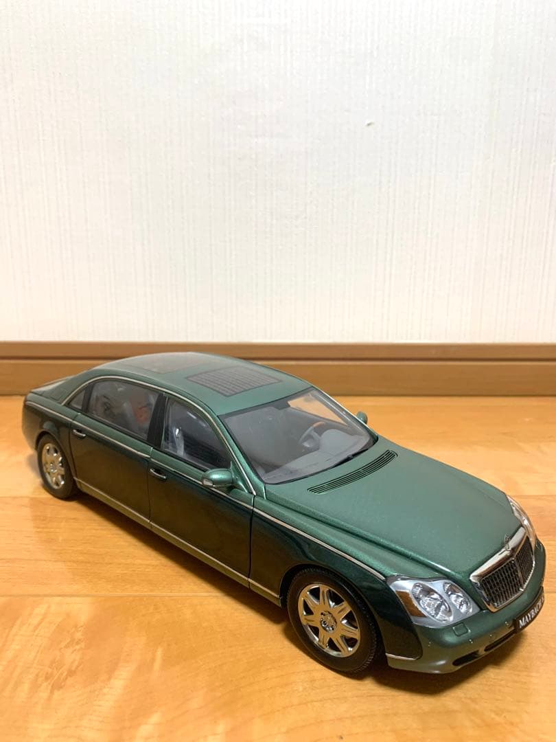希少。AUTOART MAYBACH 62 1:18 ミニカー