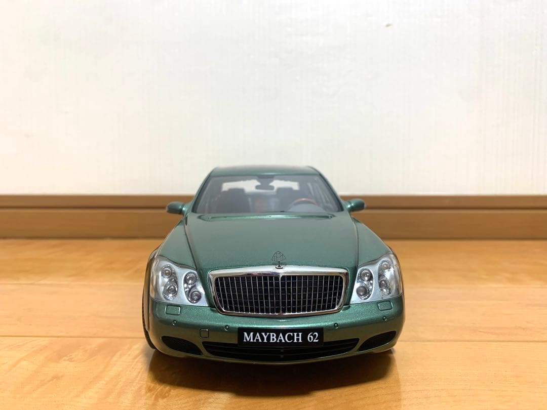 希少。AUTOART MAYBACH 62 1:18 ミニカー