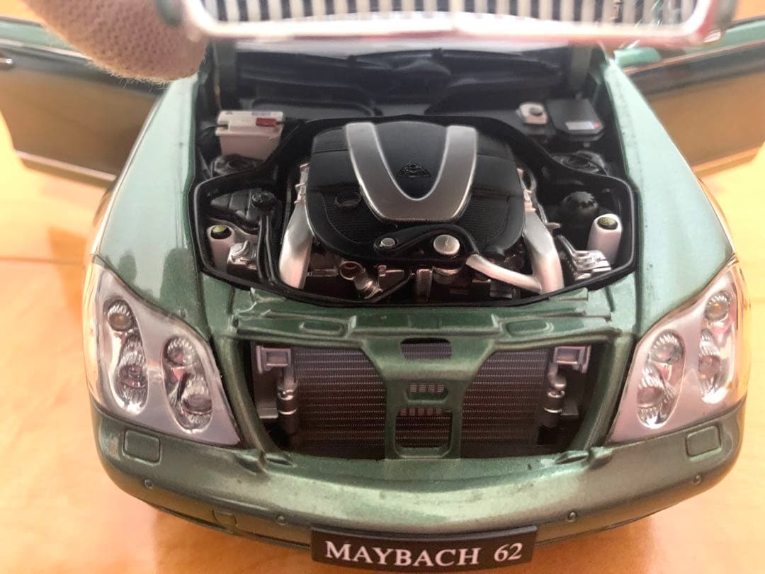 希少。AUTOART MAYBACH 62 1:18 ミニカー