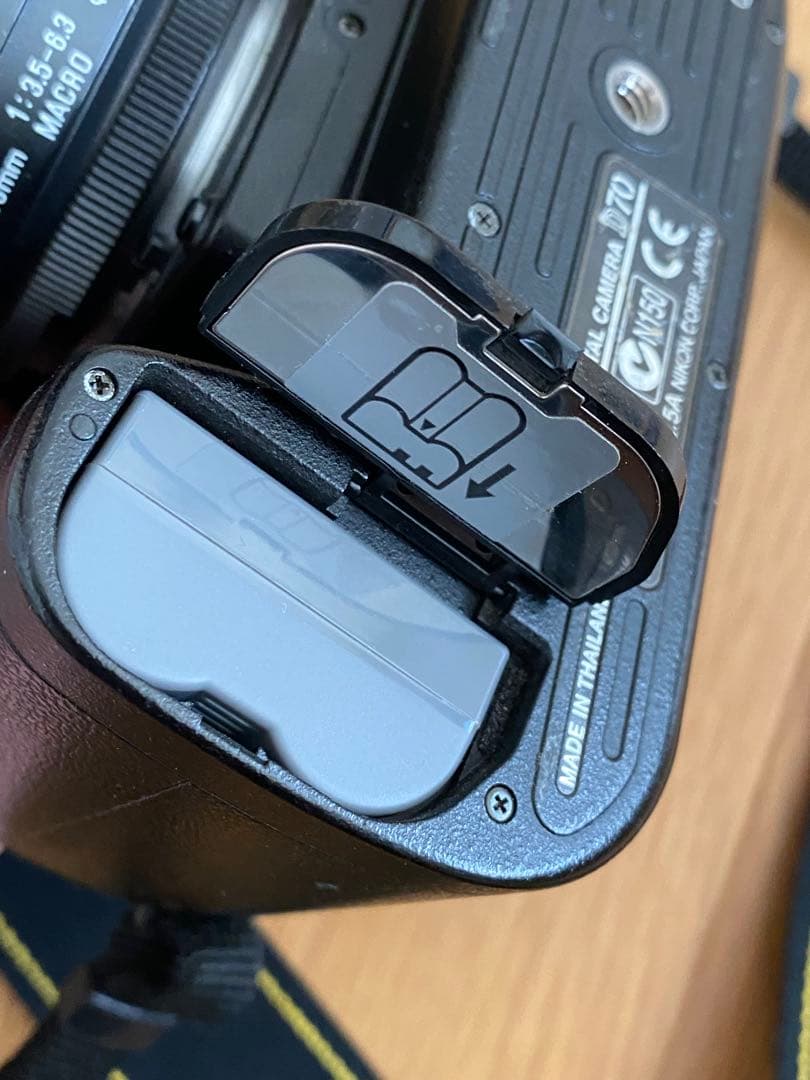 Nikon D70 CCDデジタル一眼　タムロン広角望遠　28-300 動作品