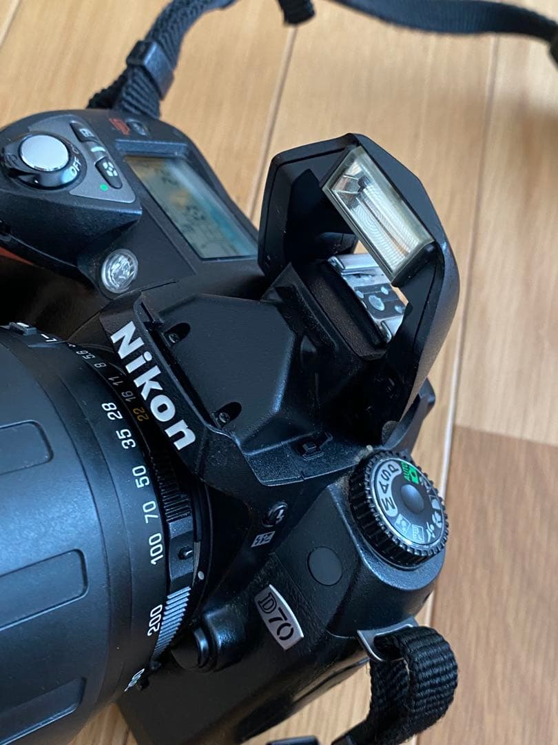 Nikon D70 CCDデジタル一眼　タムロン広角望遠　28-300 動作品