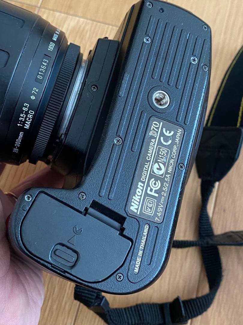 Nikon D70 CCDデジタル一眼　タムロン広角望遠　28-300 動作品