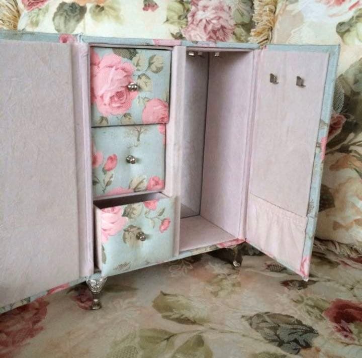 新品☆クローゼット型ジュエリーBOX 収納 小物入れ ドールハウス インテリア