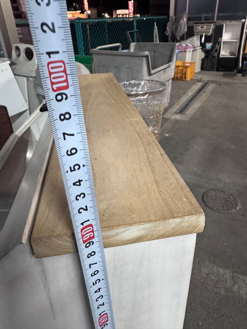 ホワイト木製キャビネット ガラス扉付き　猫足