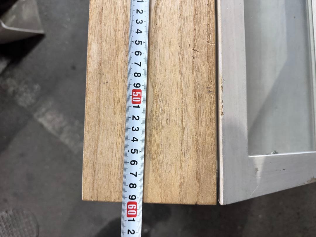 ホワイト木製キャビネット ガラス扉付き　猫足