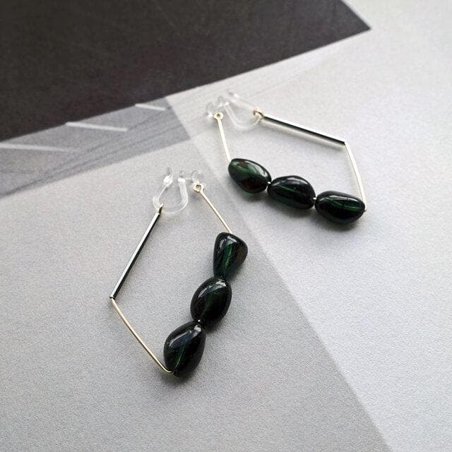 ゴールドワイヤーイヤリング（エメラルドグリーン）