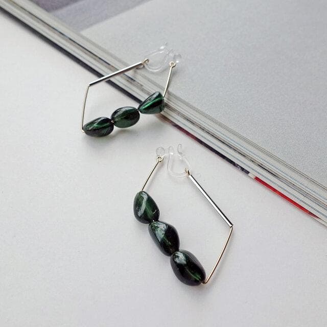 ゴールドワイヤーイヤリング（エメラルドグリーン）