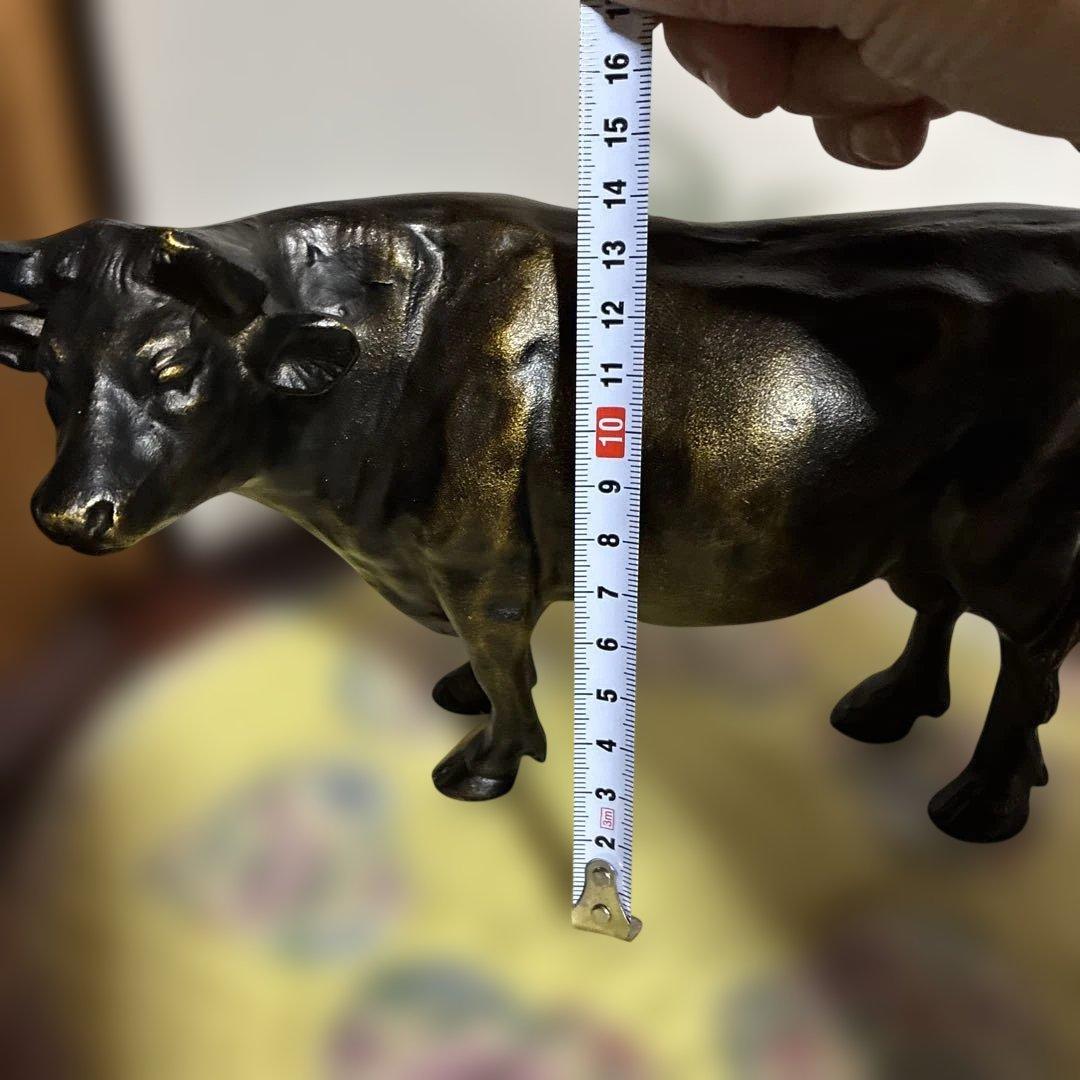 十二支の「丑」をモチーフにした高岡銅器の美術工芸品