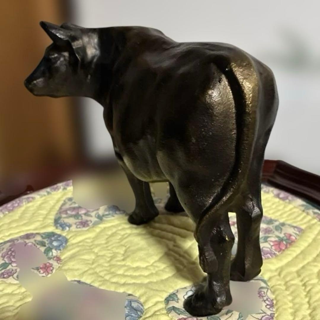 十二支の「丑」をモチーフにした高岡銅器の美術工芸品