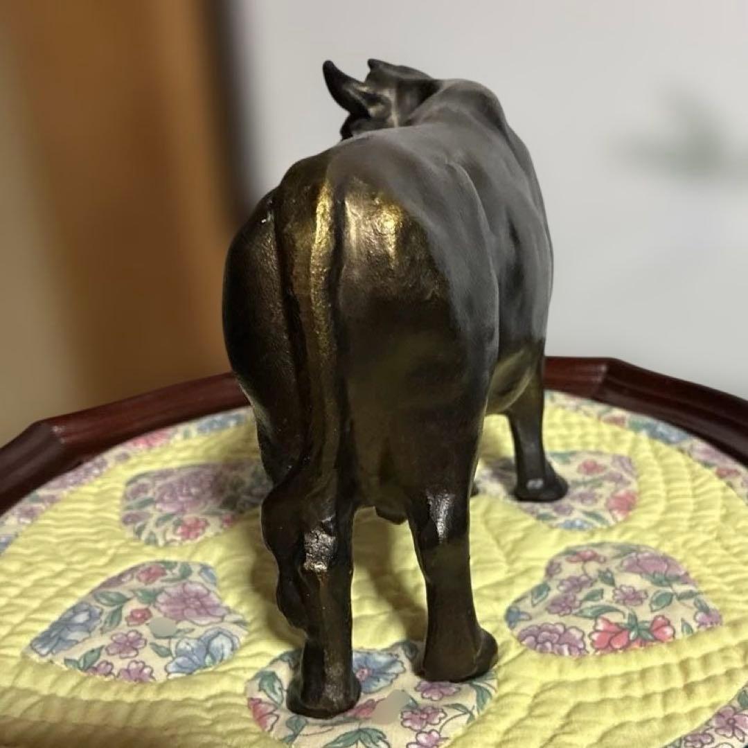 十二支の「丑」をモチーフにした高岡銅器の美術工芸品