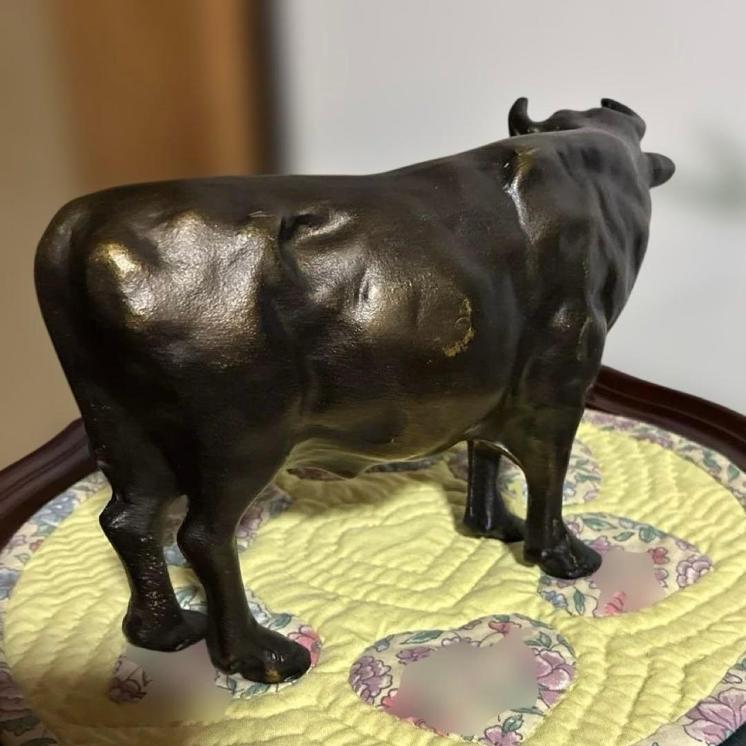 十二支の「丑」をモチーフにした高岡銅器の美術工芸品