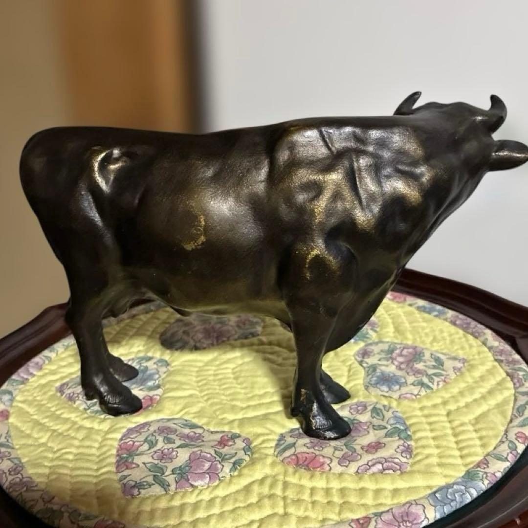 十二支の「丑」をモチーフにした高岡銅器の美術工芸品