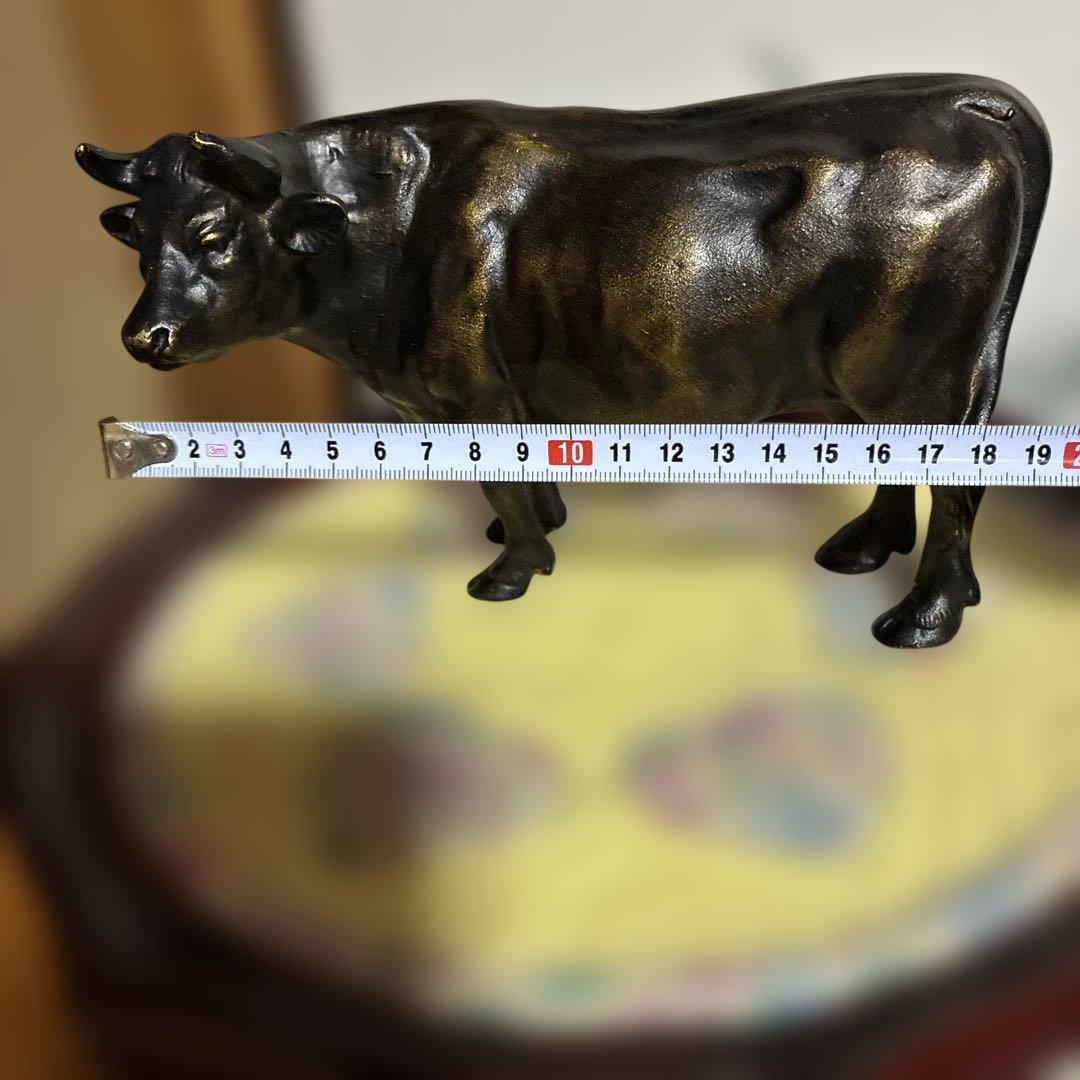 十二支の「丑」をモチーフにした高岡銅器の美術工芸品