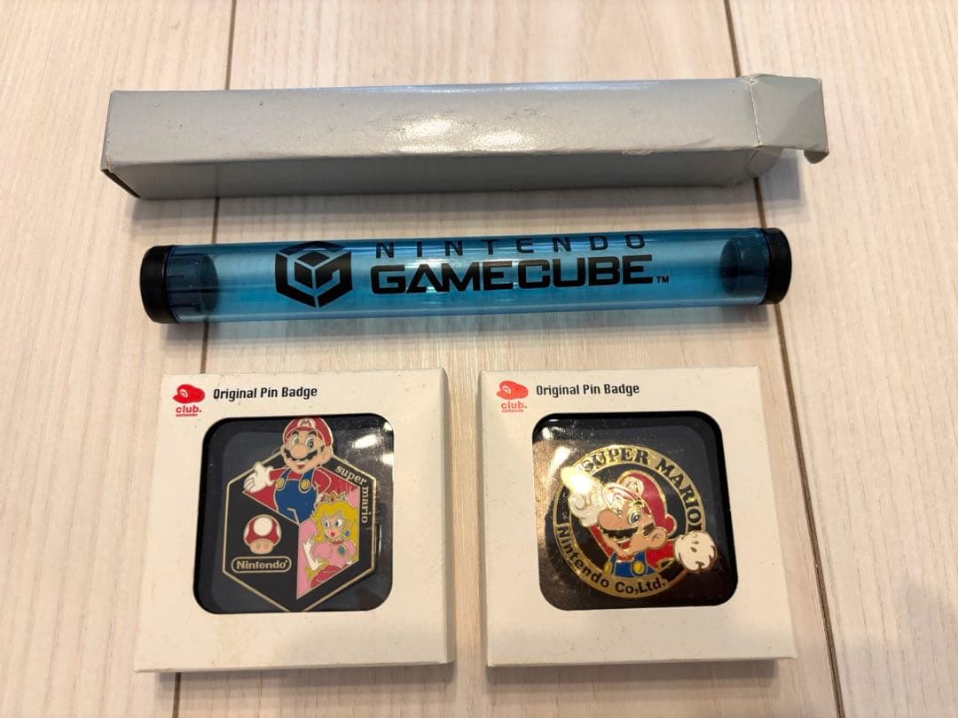 【クラブニンテンドー】スーパーマリオ　ピンバッジ2点＋ゲームキューブグッズ