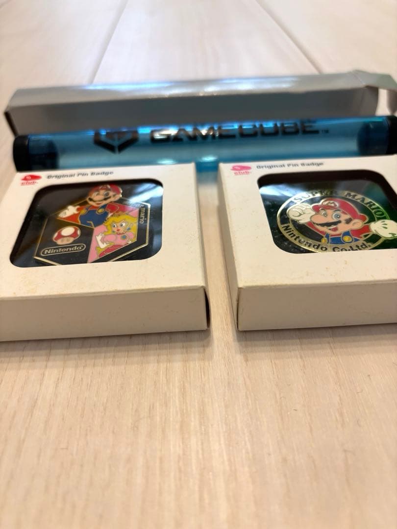 【クラブニンテンドー】スーパーマリオ　ピンバッジ2点＋ゲームキューブグッズ