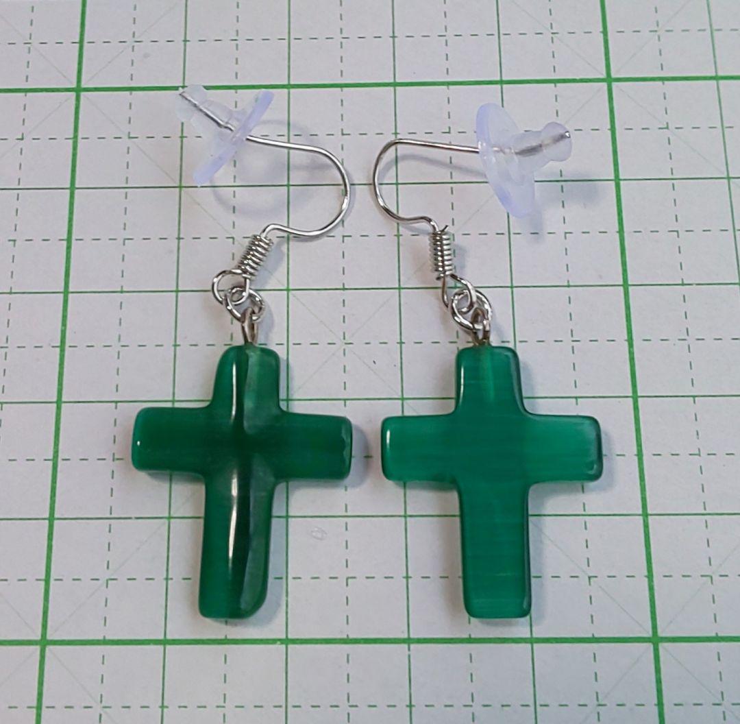 HM　ピアス　シルバー　グリーン　クロス　十字架モチーフ　緑