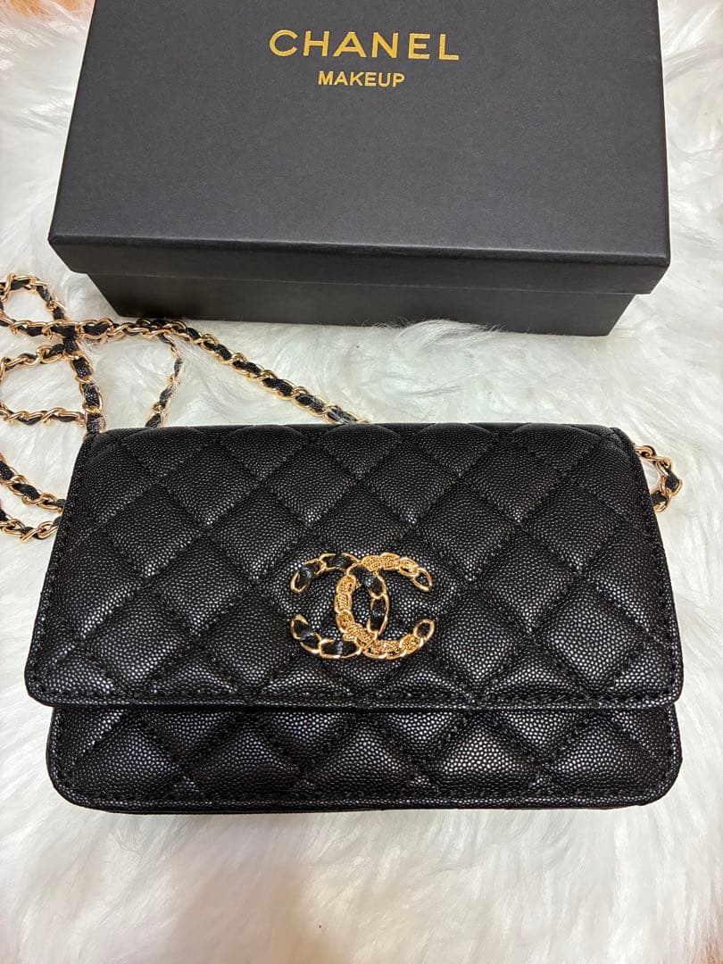 CHANEL ブラック ショルダーバッグ