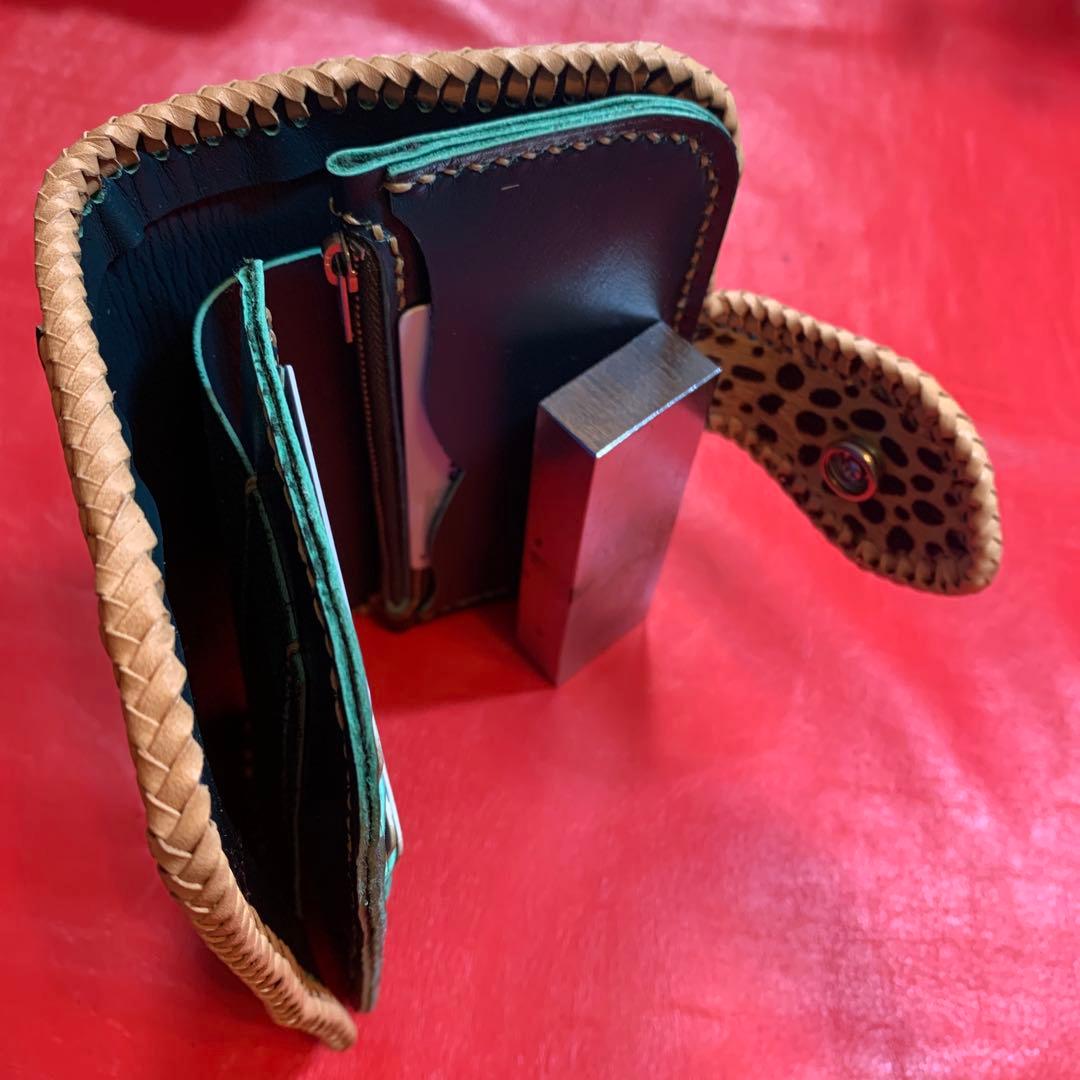 レザークラフト牛革緑色チーター柄ハラコレザーミドルウォレット牛レース編みベージュ