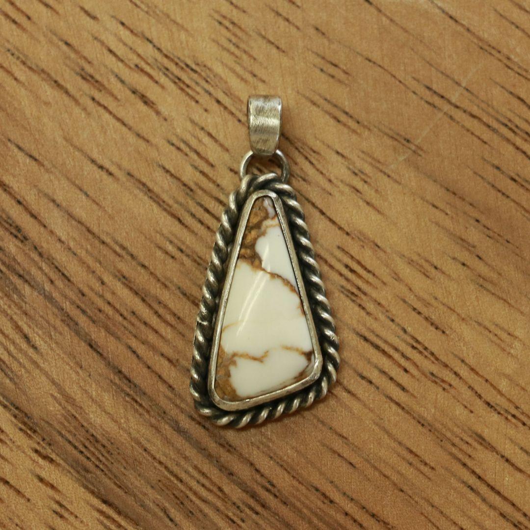 ワイルドホースペンダント ハンドメイド ネックレス インディアンジュエリー風