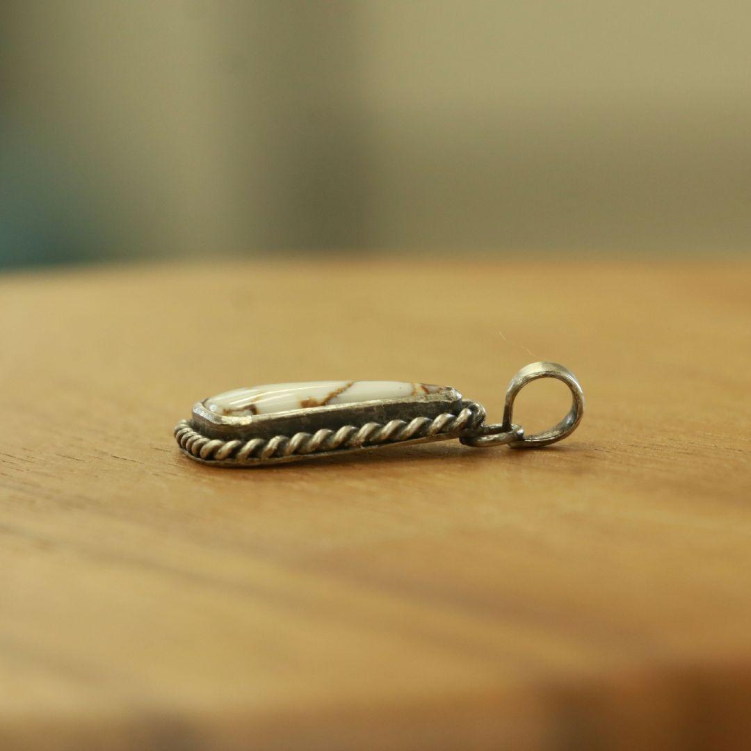 ワイルドホースペンダント ハンドメイド ネックレス インディアンジュエリー風