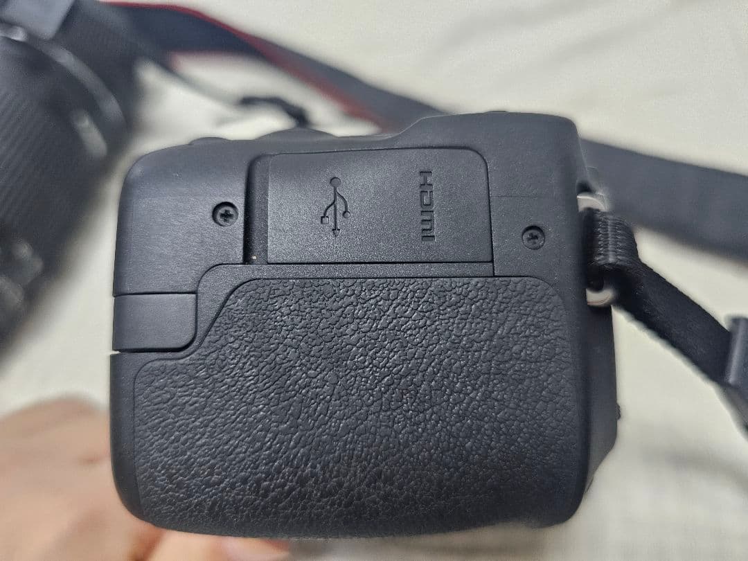 Canon EOS Kiss X9 本体＋レンズ2本